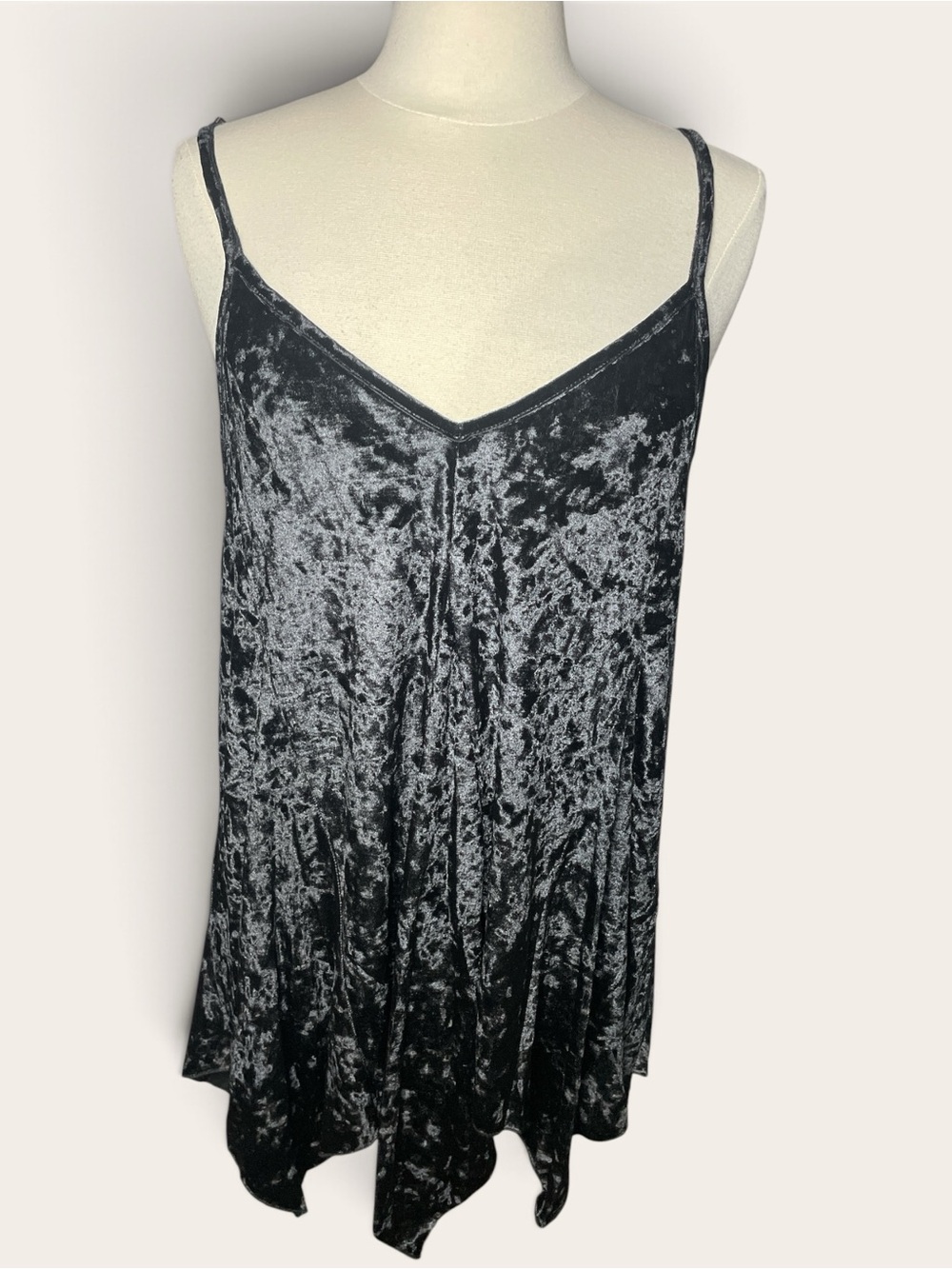 POL Large Black Crushed Velvet Strappy Side V Neck Handkerchief Hem Tank Top - Picture 2 of 8